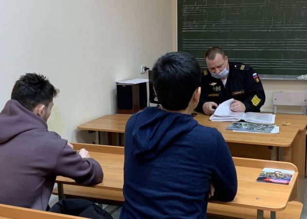 Студентам рассказали о службе в Вооруженных силах РФ