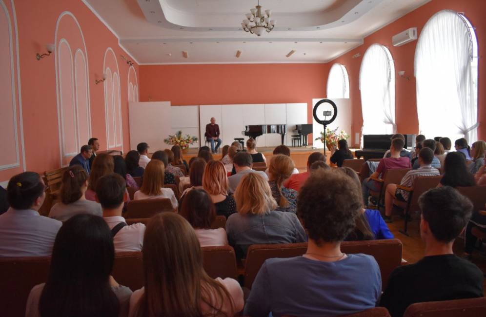 В Астрахани выступил хор студентов-лингвистов  из Нижнего Новгорода