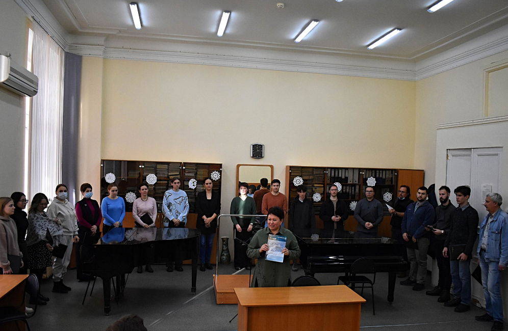 В Астраханской консерватории прошла творческая встреча с композитором и дирижером Дмитрием Батиным