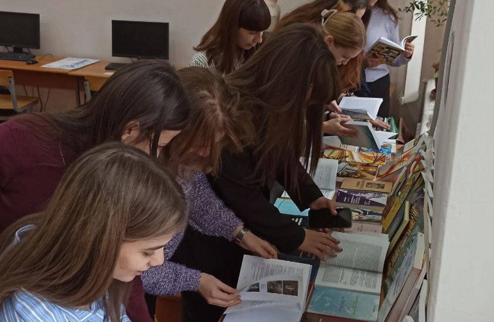 В Астраханской консерватории проходит обзорная выставка научных трудов педагогов вуза