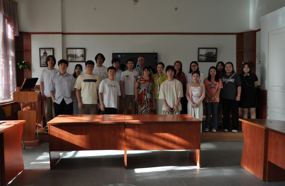 В Астраханской консерватории прошел кинолекторий для студентов из КНР