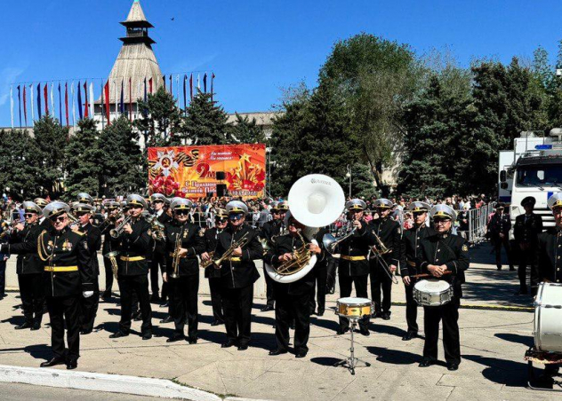 В проведении торжественного построения войск в честь Дня Победы принимали участие студенты и педагоги Астраханской консерватории
