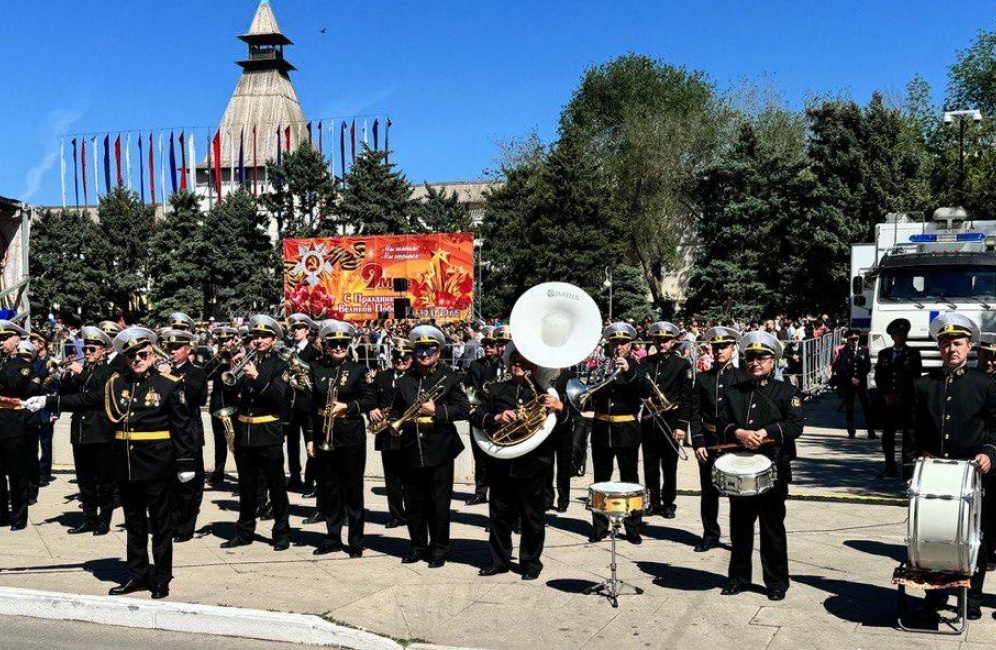 В проведении торжественного построения войск в честь Дня Победы принимали участие студенты и педагоги Астраханской консерватории