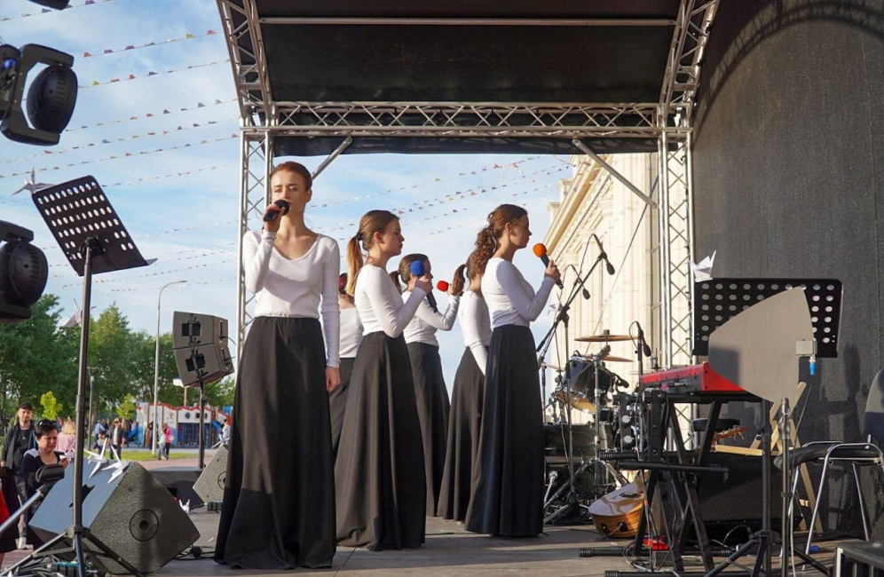 Творческая молодежь Астраханской консерватории подготовила и показала праздничные программы, посвященные Дню Победы