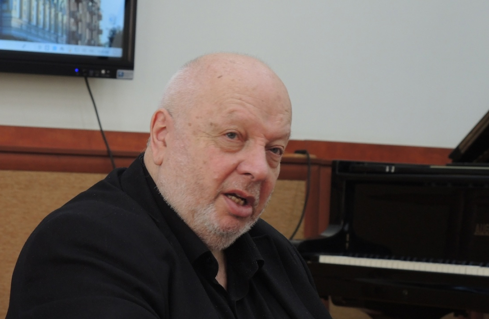 В Астраханской консерватории прошла встреча с пианистом Виктором Ямпольским